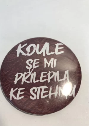 Koule se mi přilepila ke stehnu – placka